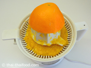 นำส้มคั้นแยกน้ำส้มออก