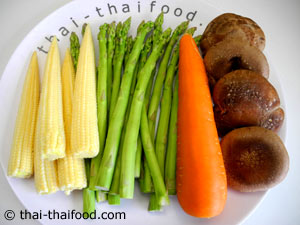 หน่อไม้ฝรั่ง แครอท เห็ดหอม ข้าวโพดอ่อน