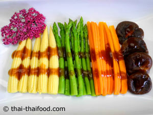 จัดเสิร์ฟ ผัดผักสี่สหาย