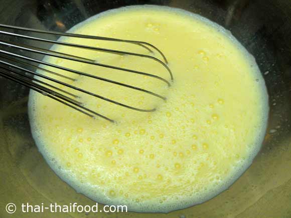 นำแป้งข้าวโพดใส่ลงไปคนๆให้เข้ากันดี