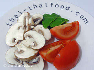 หั่นเห็ด หั่นมะเขือเทศ