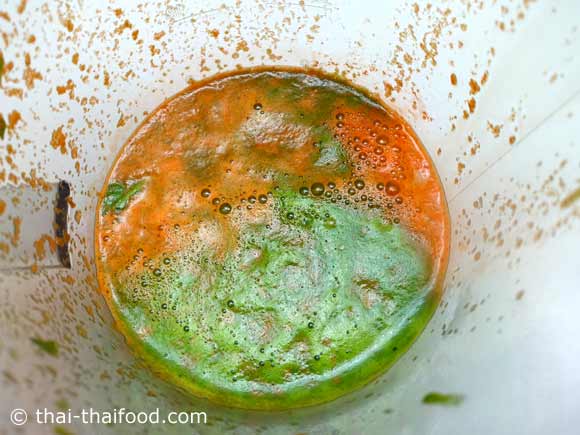 น้ำแครอทผักโขม แยกน้ำออกมาพร้อมดื่ม