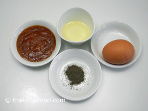 เตรียมไข่ไก่น้ำจิ้มสุกี้พริกไทยป่นน้ำมันสำหรับผัด
