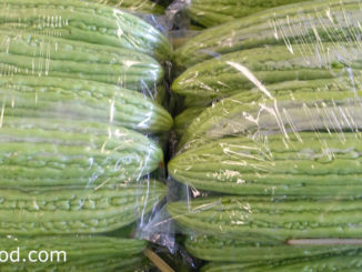 มะระจีน (Bitter Melon) เป็นไม้เลื้อย อยู่ในวงค์เดียวกับแตง ผลทรงยาวรีเปลือกบาง ผิวขรุขระมีร่องลึกตามยาว ผลมีสีเขียวอ่อนมีรสชาติขม
